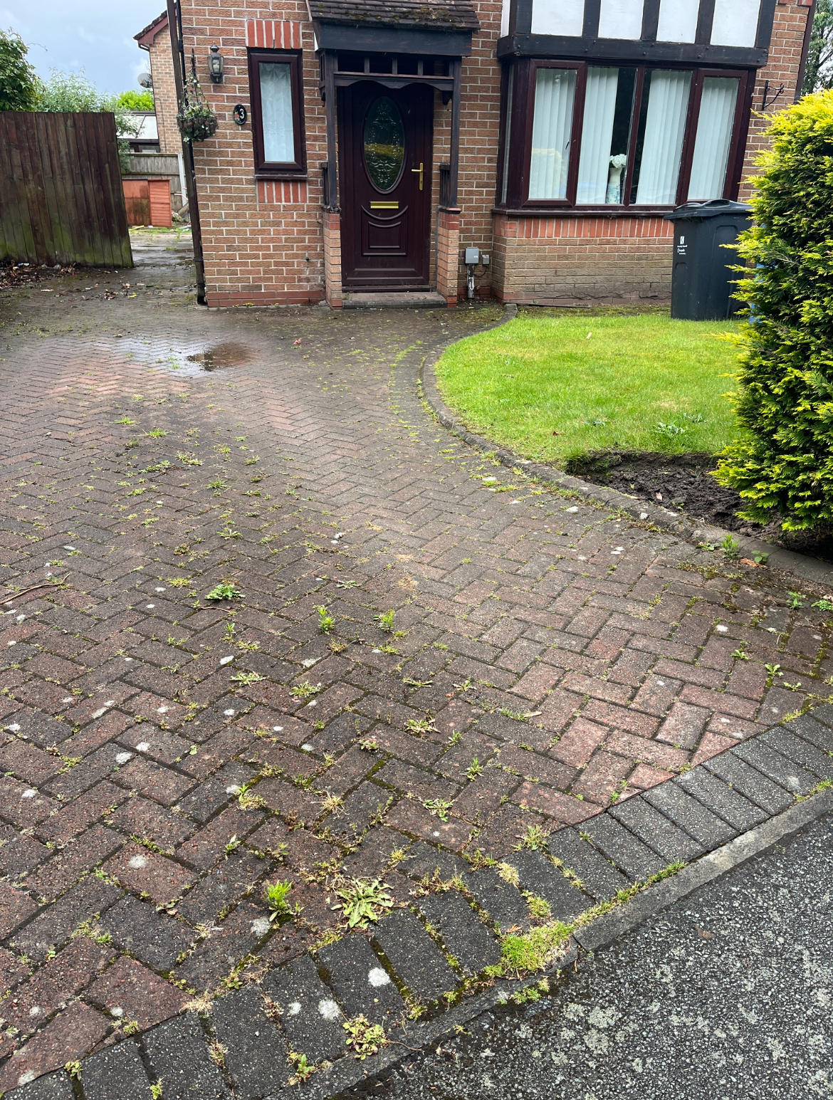 Great Sankey driveway before pressure washing